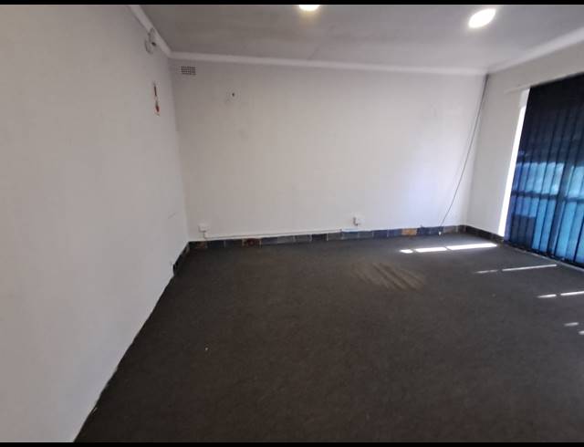 250M² OFFICE TO LET IN THREE RIVERS PROPER